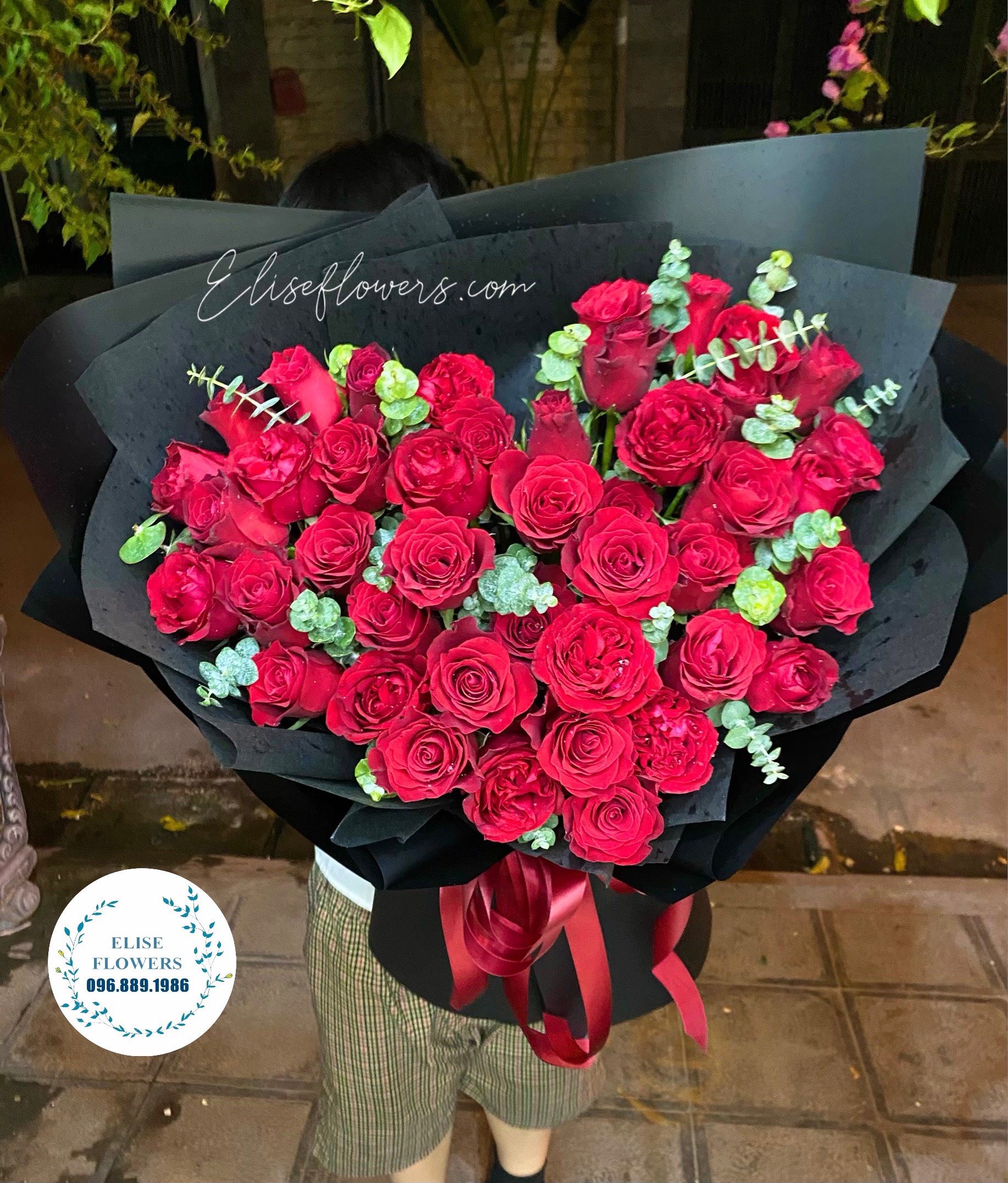 Bó hoa hồng đỏ đẹp hình trái tim - Bó hoa hồng đỏ tặng bạn gái, người yêu, tại Cầu Giấy, ba đình, đống đa, tây hồ, mỹ đình