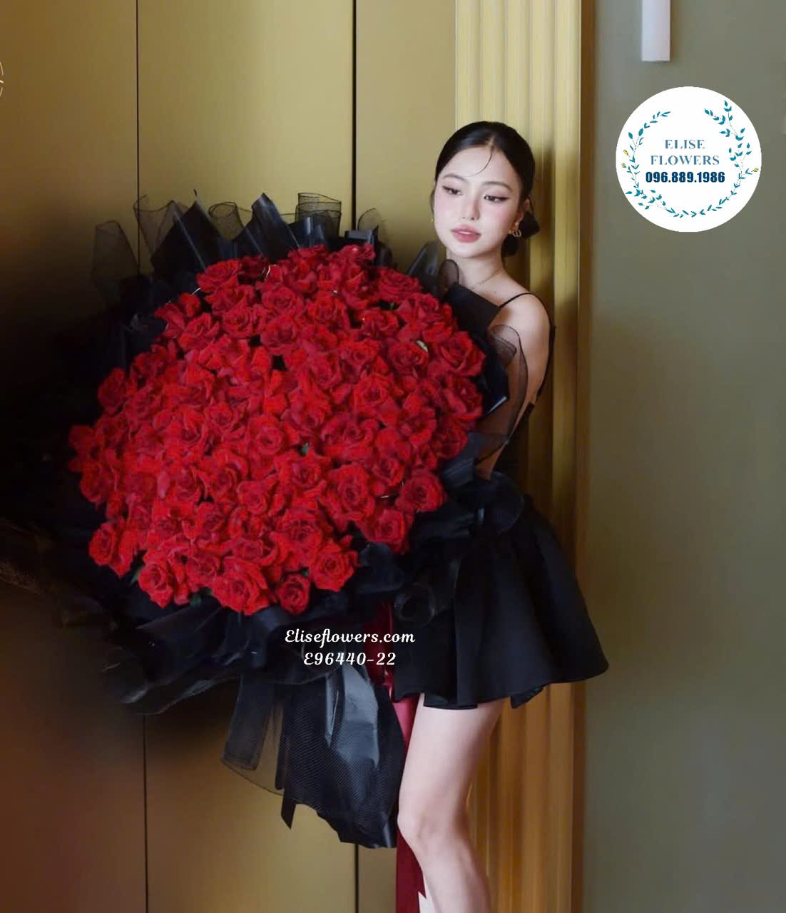 Bó hoa hồng đỏ khổng lồ tặng vợ yêu, bạn gái, người yêu ở Hà Nội. Shop hoa tươi quận Cầu Giấy. Elise Flowers.