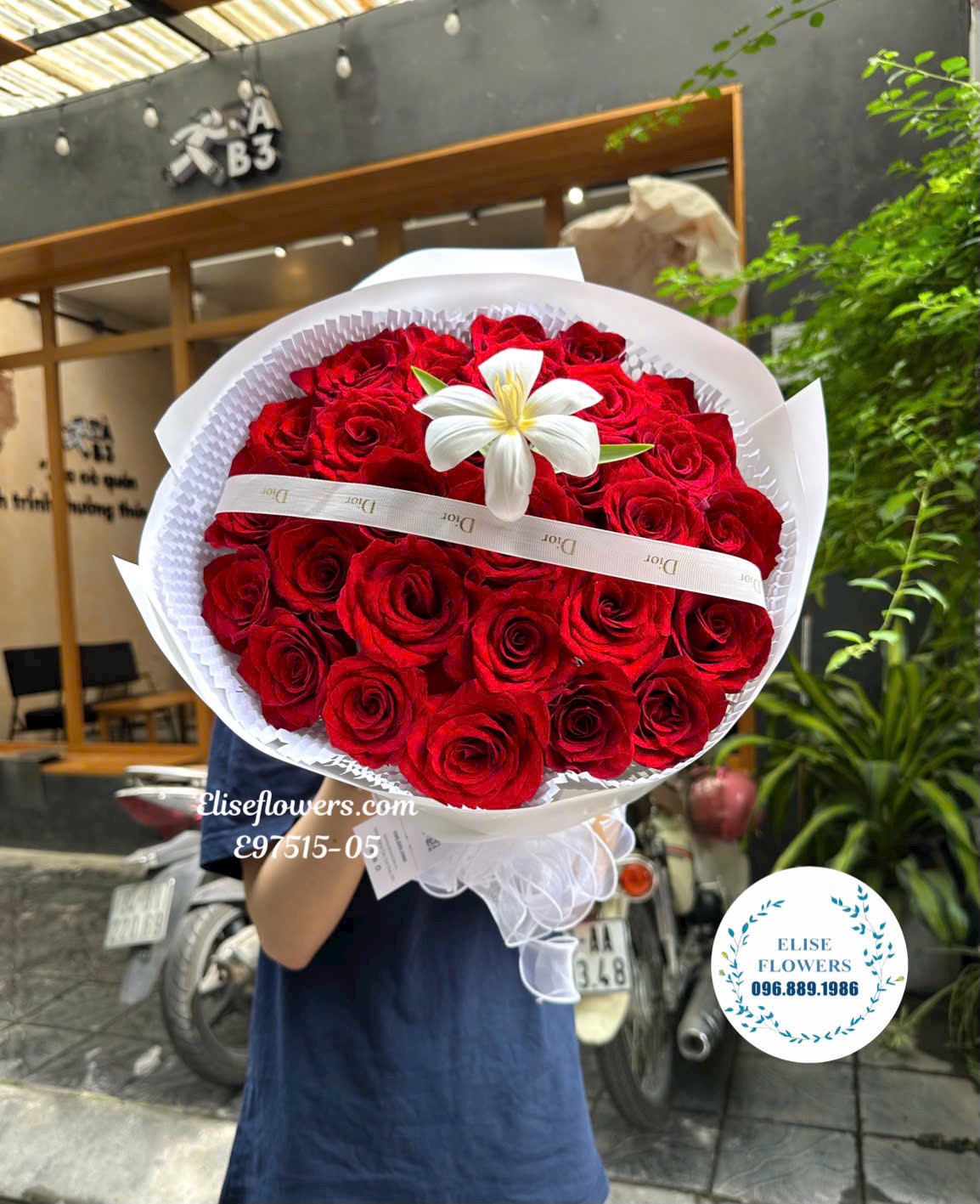 Bó hoa hồng đỏ lãng mạn tặng người yêu ở Hà Nội