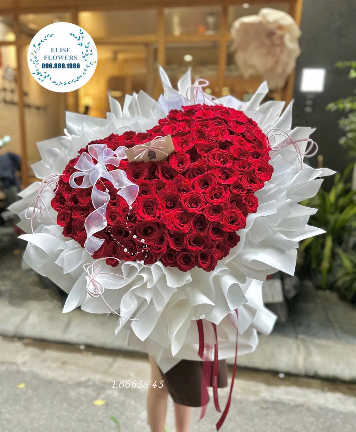 Bó hoa hồng đỏ trái tim tặng người yêu. Bó hoa hồng đỏ cao cấp. Eliseflowers