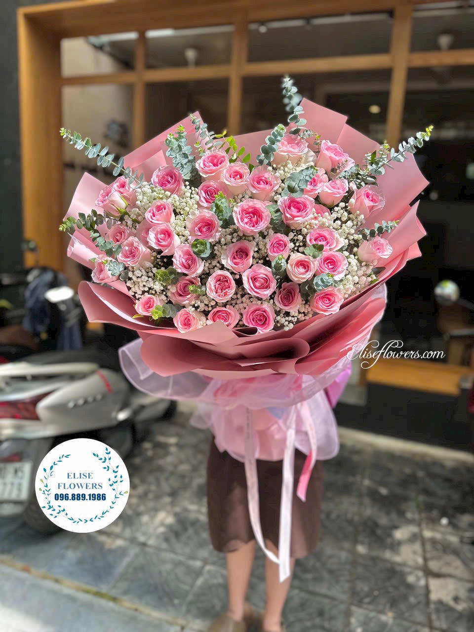 Bó hoa tặng bạn gái ở Hà Nội. Đặt mua bó hoa tặng bạn gái đẹp