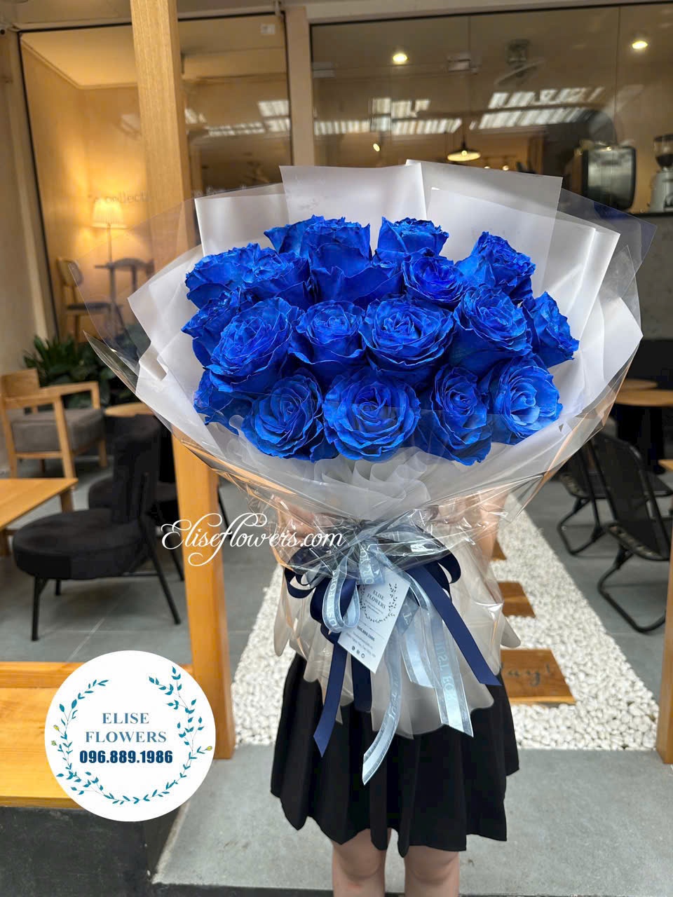 Đặt bó hoa hồng xanh dương. Mua bó hoa hồng xanh dương ở Hà Nội