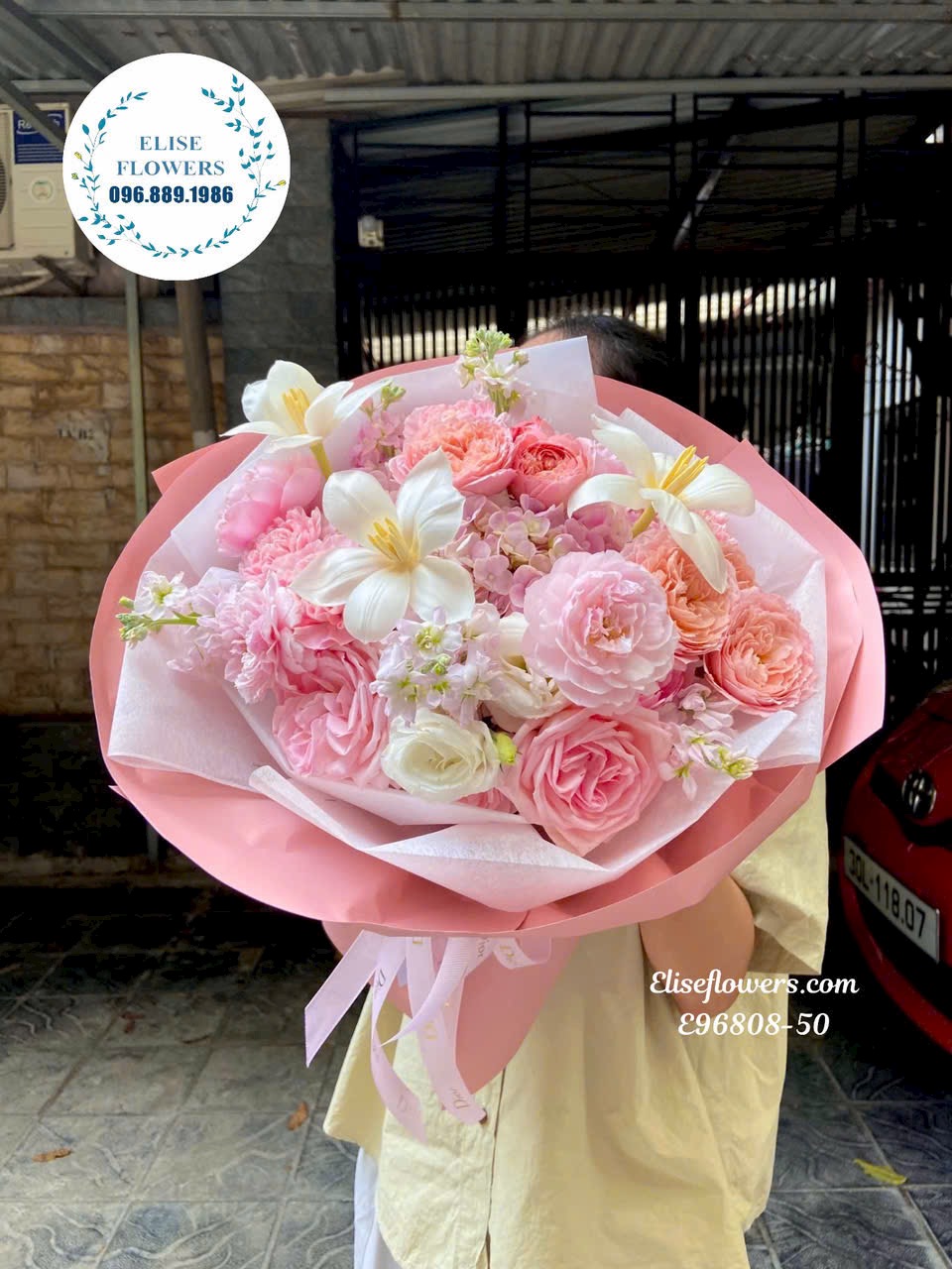 Hoa kỉ niệm ngày cưới đẹp. Bó hoa tone hồng lãng mạn tặng vợ yêu