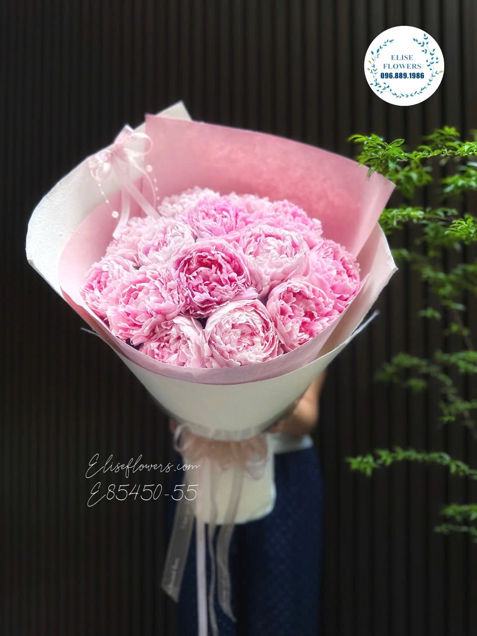 Bó hoa mẫu đơn Sarah hồng cao cấp tặng bạn gái tại Eliseflowers.