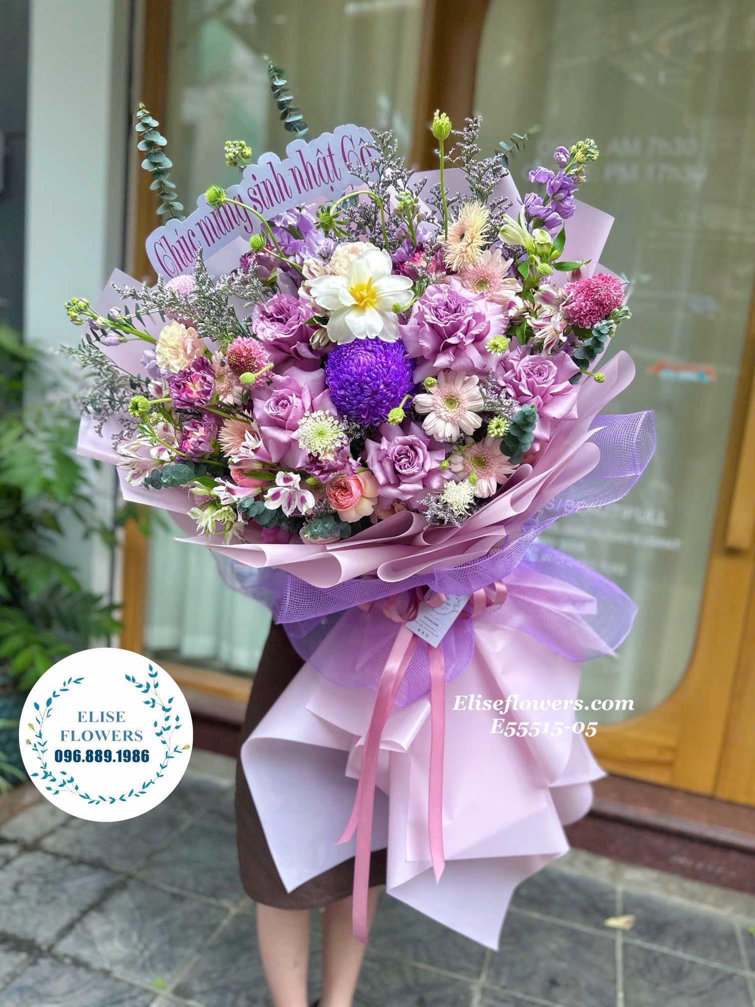 Bó hoa nhập khẩu màu tím tặng sếp nữ, mẹ, vợ, đối tác nữ ở Hà Nội.