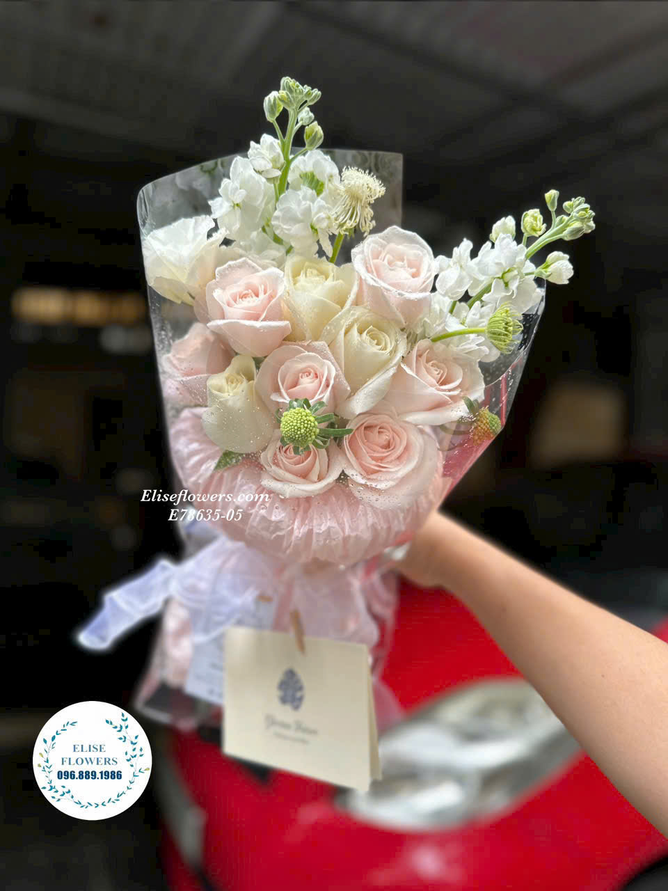 Bó hoa tươi nhỏ xinh tặng cô giáo ngày 20-11. Điện hoa tặng cô giáo ngày 20-11