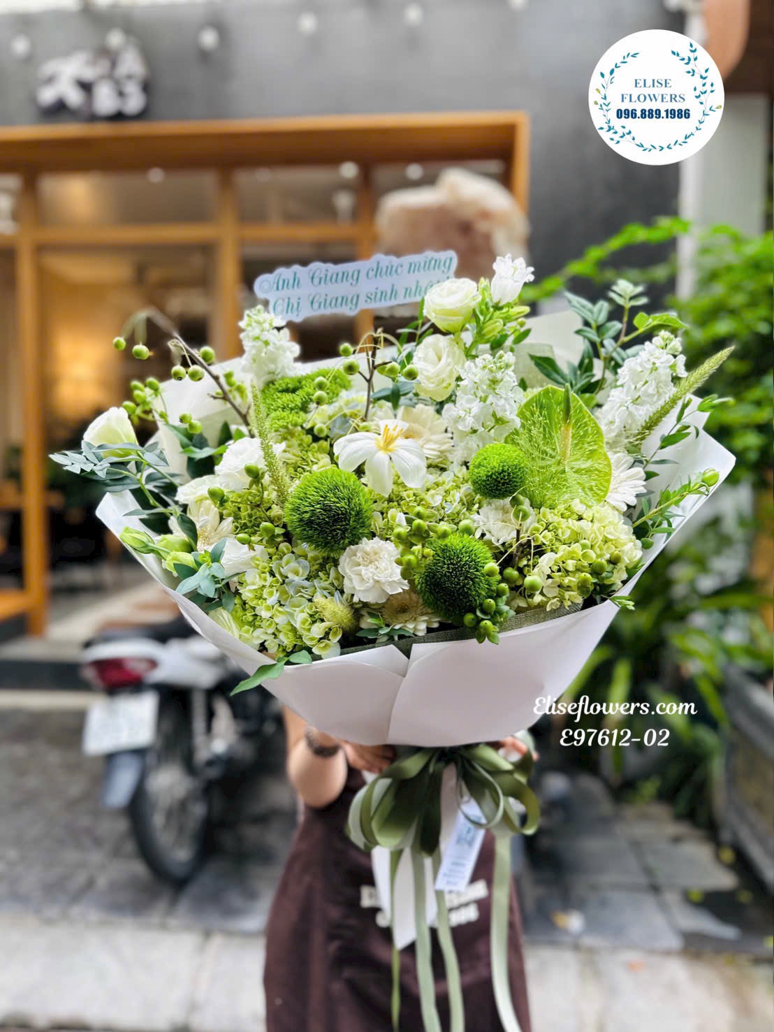 Hoa tặng bạn trai. Bó hoa đẹp. Bó hoa tone xanh lá tăng bạn trai. Eliseflowers