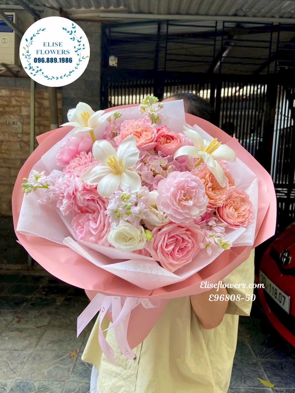 Bó hoa kỉ niệm ngày cưới tone hồng xinh xắn tặng vợ tại Hà Nội