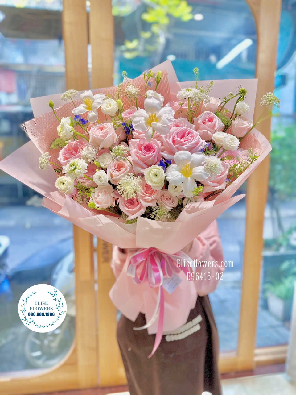 Bó hoa tặng tone hồng nhẹ nhàng, ý nghĩa tặng vợ, bạn gái, người yêu