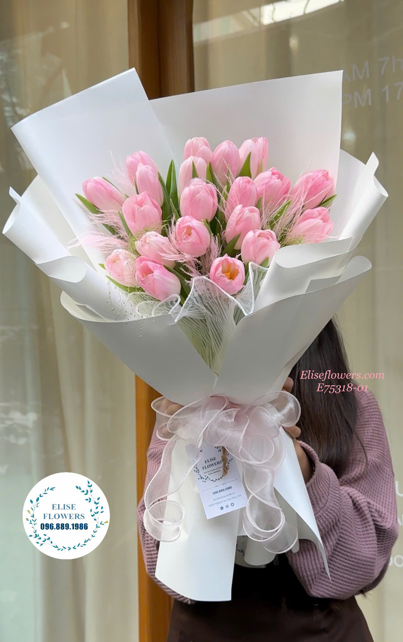 Bó hoa tulip tặng 83 đẹp ở Hà Nội. Bó hoa tulip màu hồng phấn tặng 8/3. Hoa tulip Hà Nội.