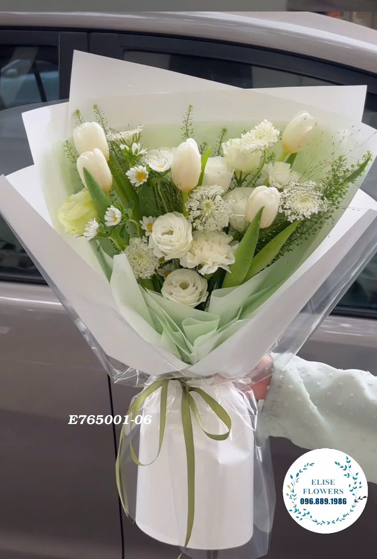 Bó hoa tulip tone trắng. Elisse Flowers.