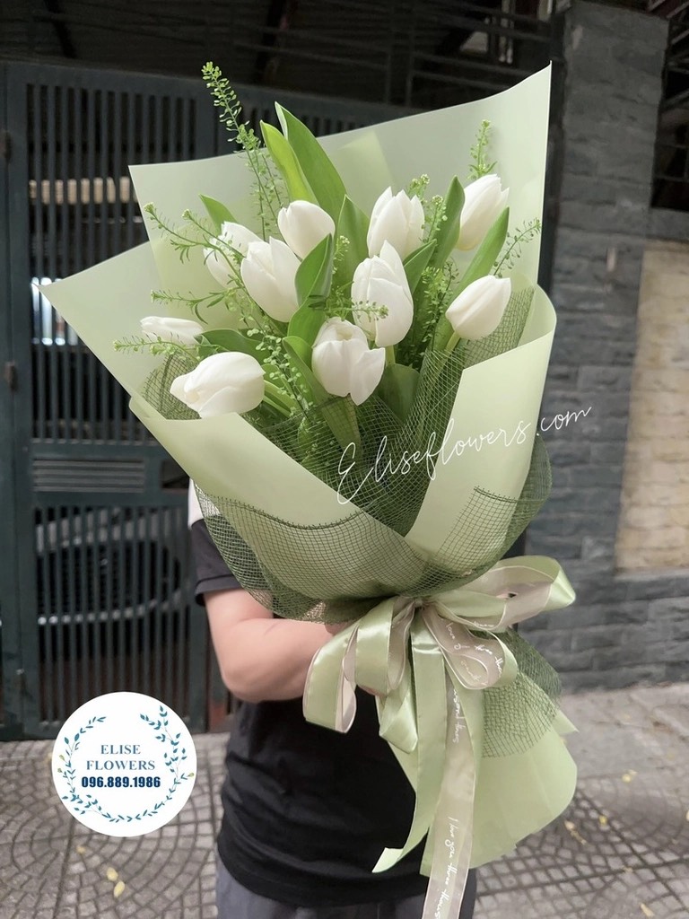 Bó hoa tulip trắng xanh nhẹ nhàng đơn giản. Bó hoa tulip đẹp ở Hà Nội . Mua hoa tulip tại Hà Nội. Elise Flowers