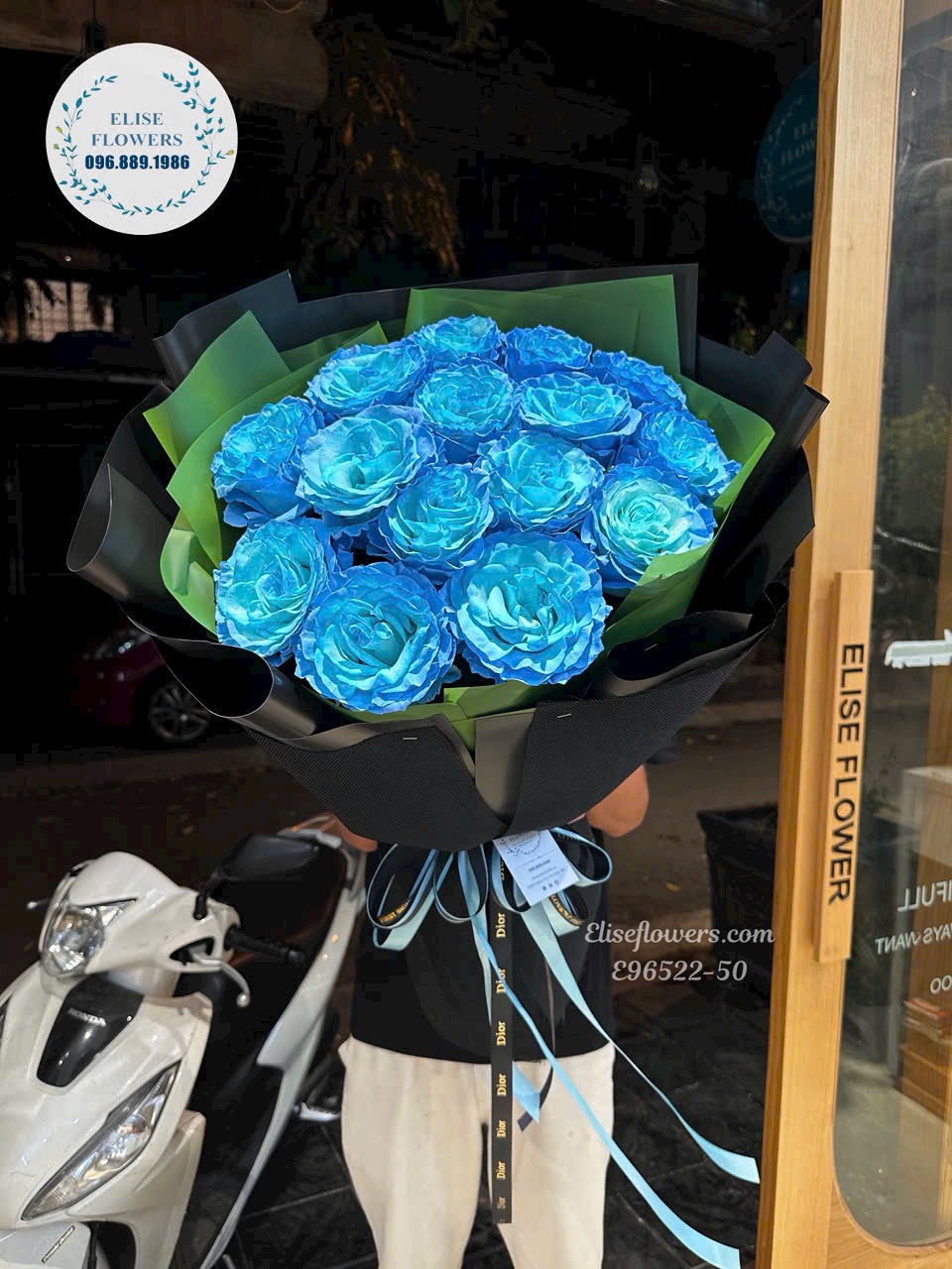 Bó hồng xanh Ecuador cao cấp, sang trọng tặng vợ tại Eliseflowers