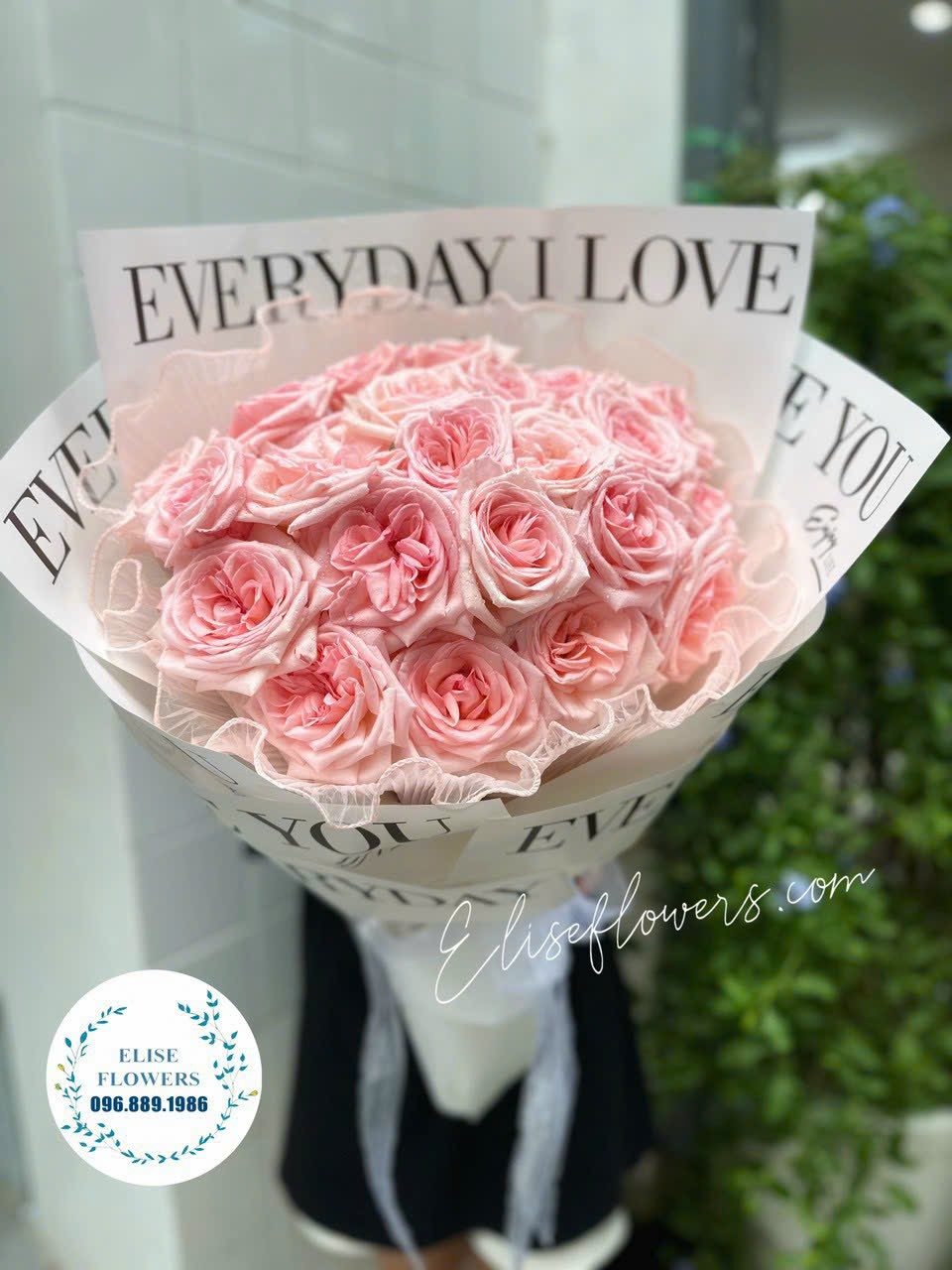 Bó hoa tươi nhỏ xinh màu hồng. Địa chỉ đặt hoa bó đẹp ở Hà Nội. Hoa tươi uy tín ở Hà Nội