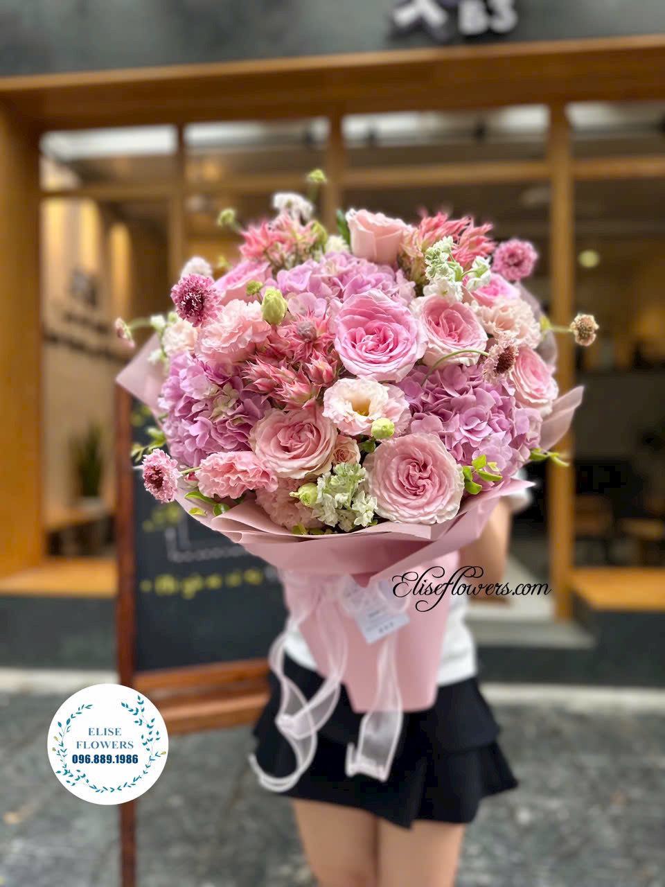 Mua bó hoa tặng sinh nhật vợ yêu. Đặt bó hoa tặng sinh nhật vợ yêu