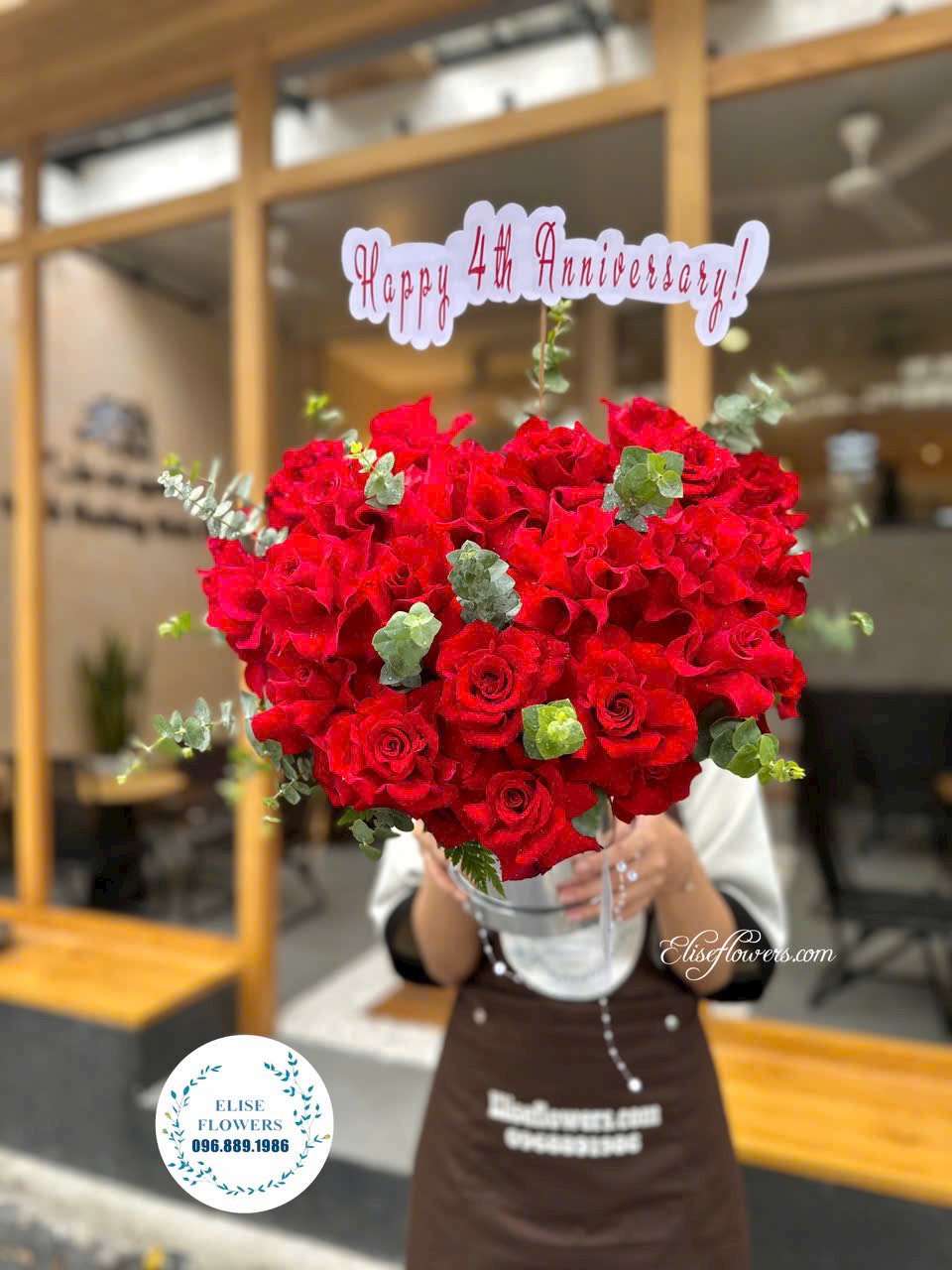 Hộp hoa hồng đỏ đẹp ở Hà Nội. Đặt mua hộp hoa hồng đỏ đẹp tại Tiệm hoa Eliseflowers