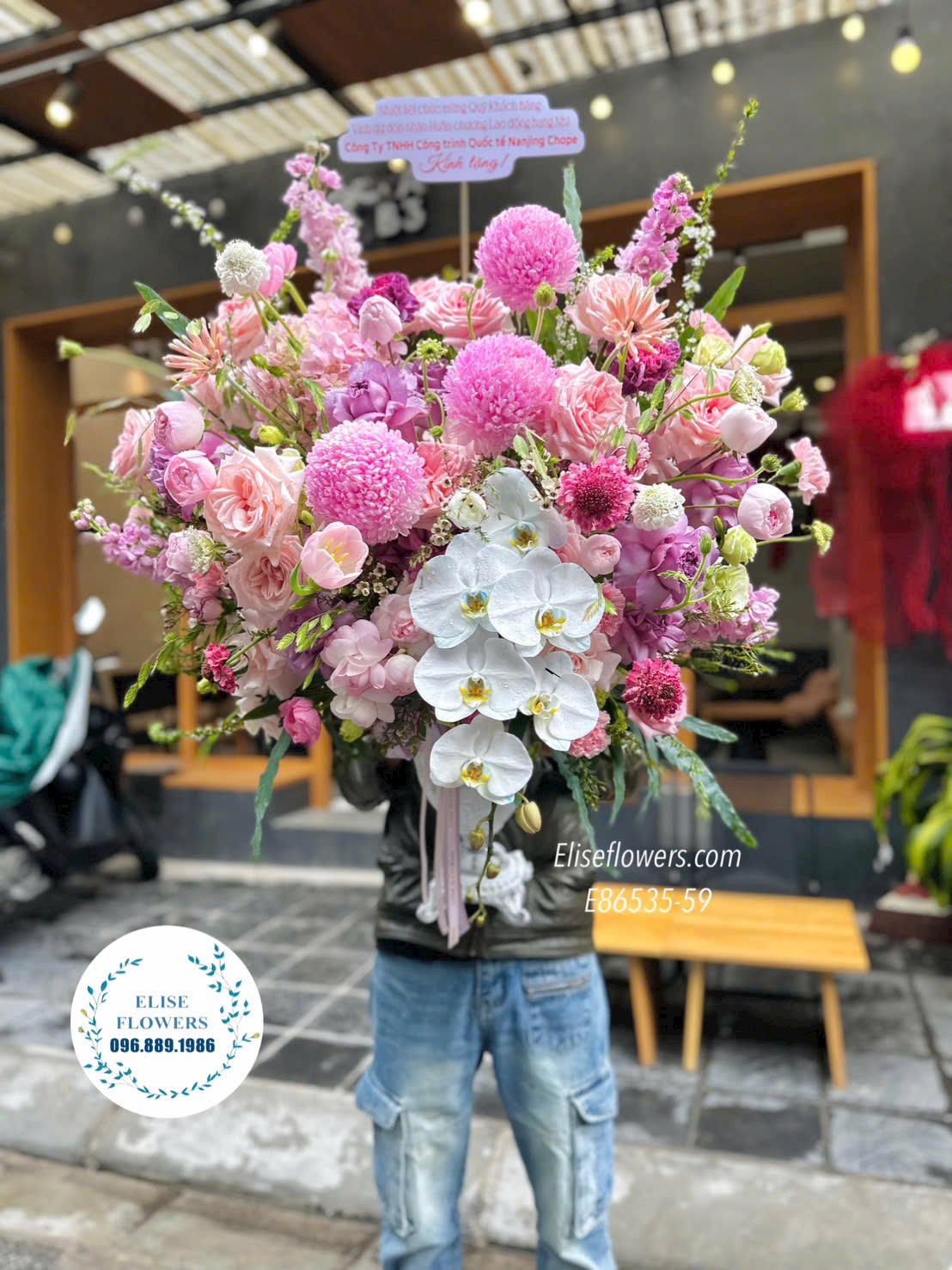 Hoa tặng sếp. Hoa tặng sinh nhật Sếp nữ. Bình hoa tone tím hồng nhập khẩu tại quận Thanh Xuân.