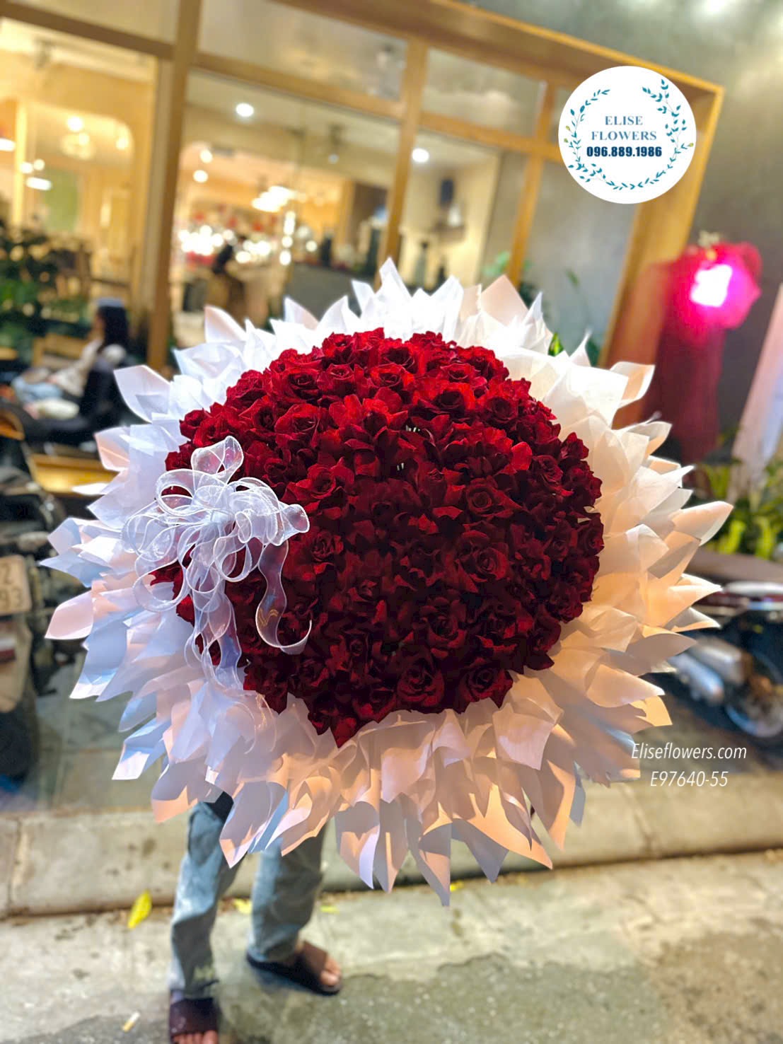 Dịch vụ điện hoa cầu hôn tận nơi tại Hà Nội, cam kết hoa tươi mới và giao hàng hỏa tốc đúng giờ hẹn