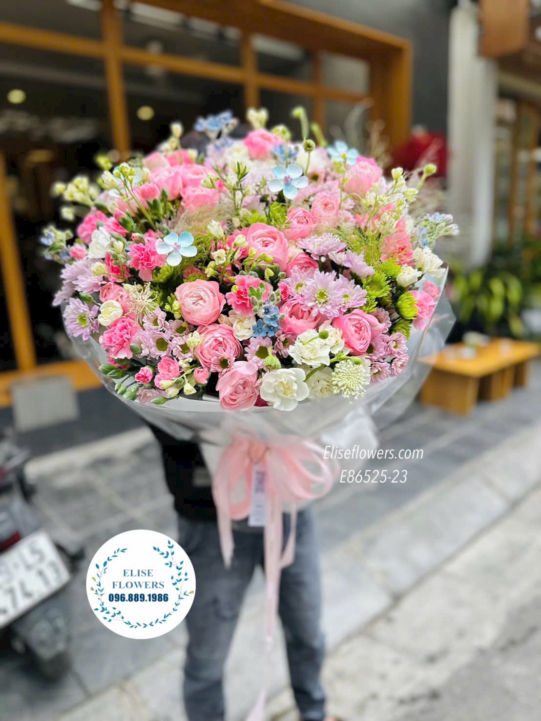 Hoa valentine Hà Nội. Bó hoa nhiều màu rực rỡ tặng người yêu. Hoa tặng bạn gái đẹp. Shop hoa online Hà Nội