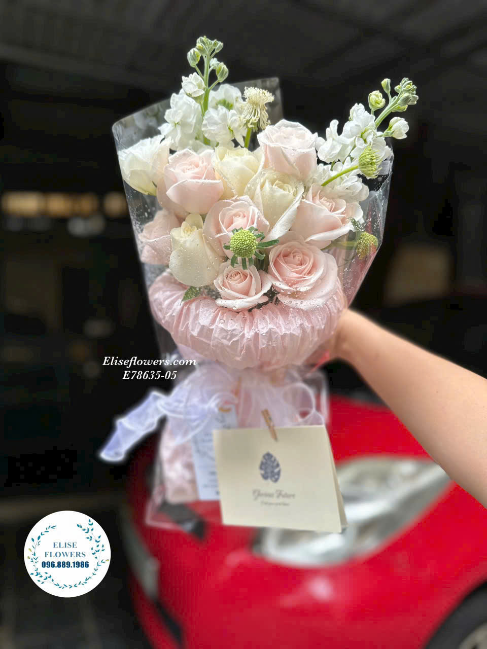 Mua bó hoa tặng cô giáo ngày 20-11. Đặt hoa tặng cô giáo ngày 20-11