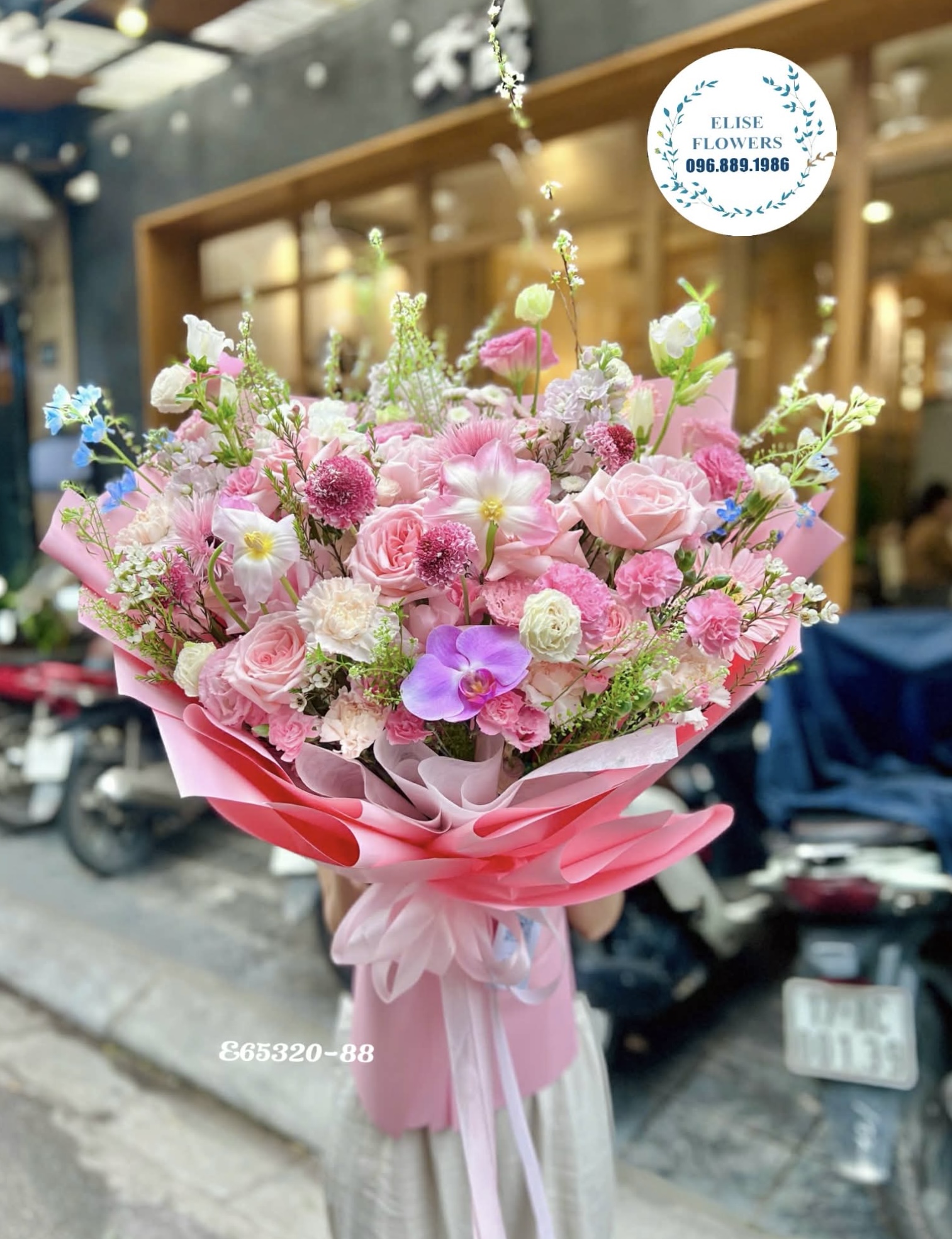 Bó hoa tone hồng nhập khẩu tặng người yêu. Hoa tặng người yêu ngày 8/3. Dịch vụ đặt mua hoa tại Hà Nội