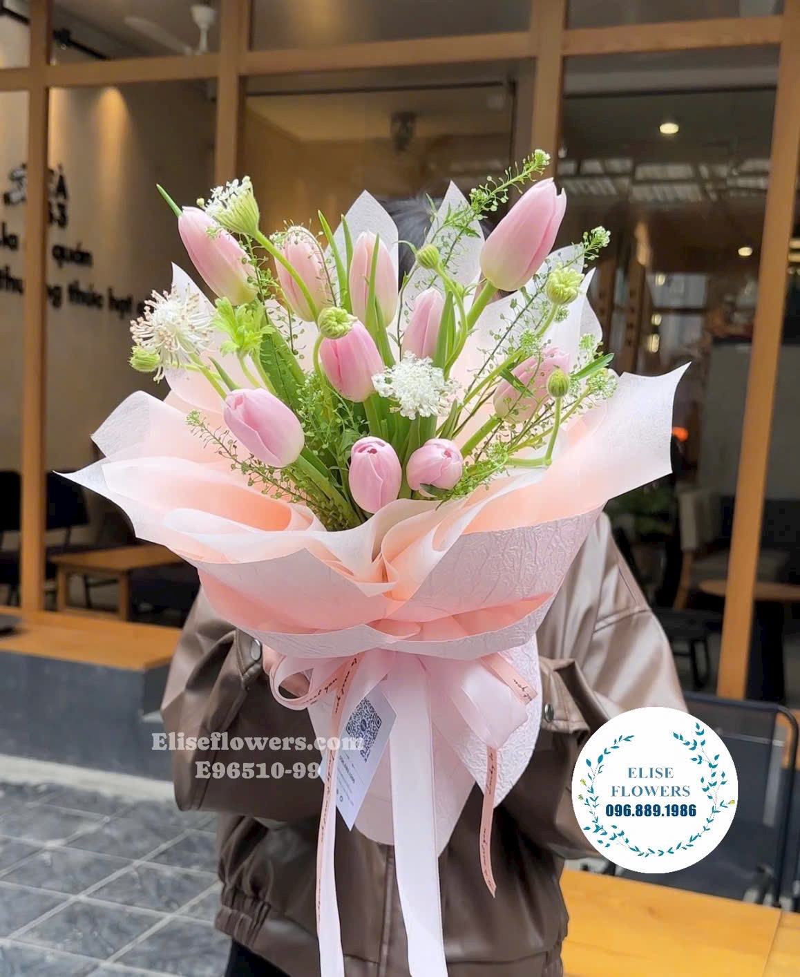 Đặt mua hoa tặng người yêu. Bó hoa Tulip 10 bông tinh tế tặng người yêu. Điện hoa tươi Hà Nội Eliseflowers