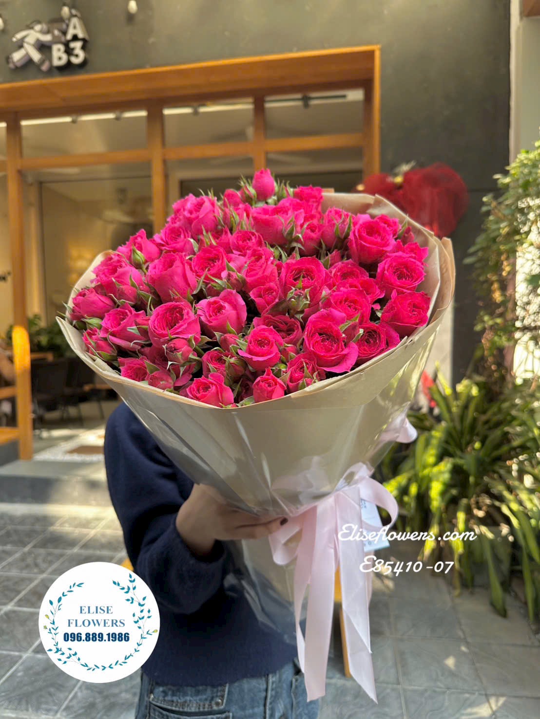 Đặt mua hoa tặng người yêu. Bó hồng sophia lãng mạn, lộng lẫy