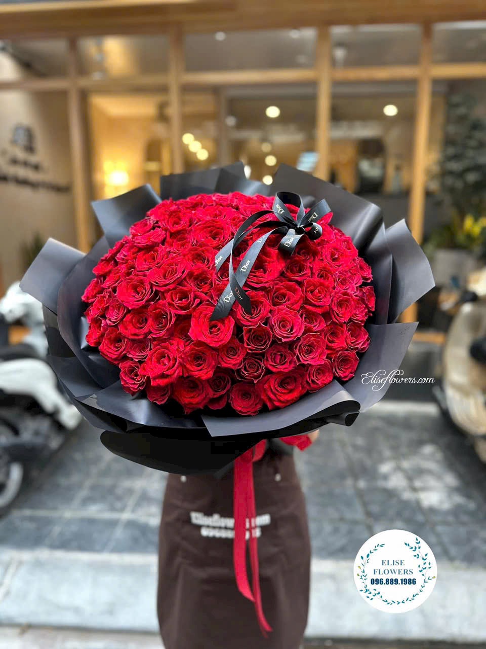 Bó hoa hồng đỏ cầu hộ người yêu sang trọng. Điện hoa cầu hôn Hà Nội - Eliseflowers