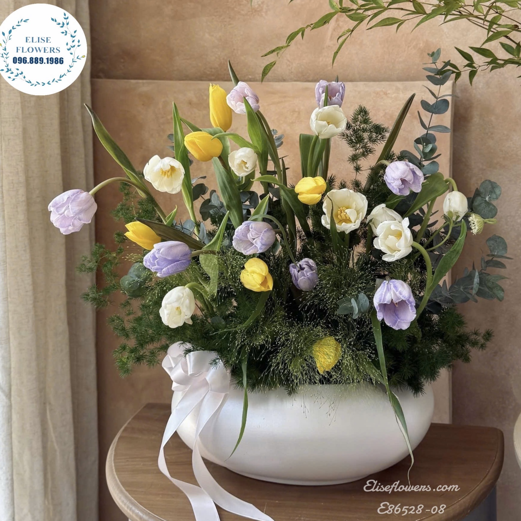 Đặt hoa tặng mẹ. Chậu Tulip nhập khẩu sang trọng chúc mừng mẹ tại Hà Đông