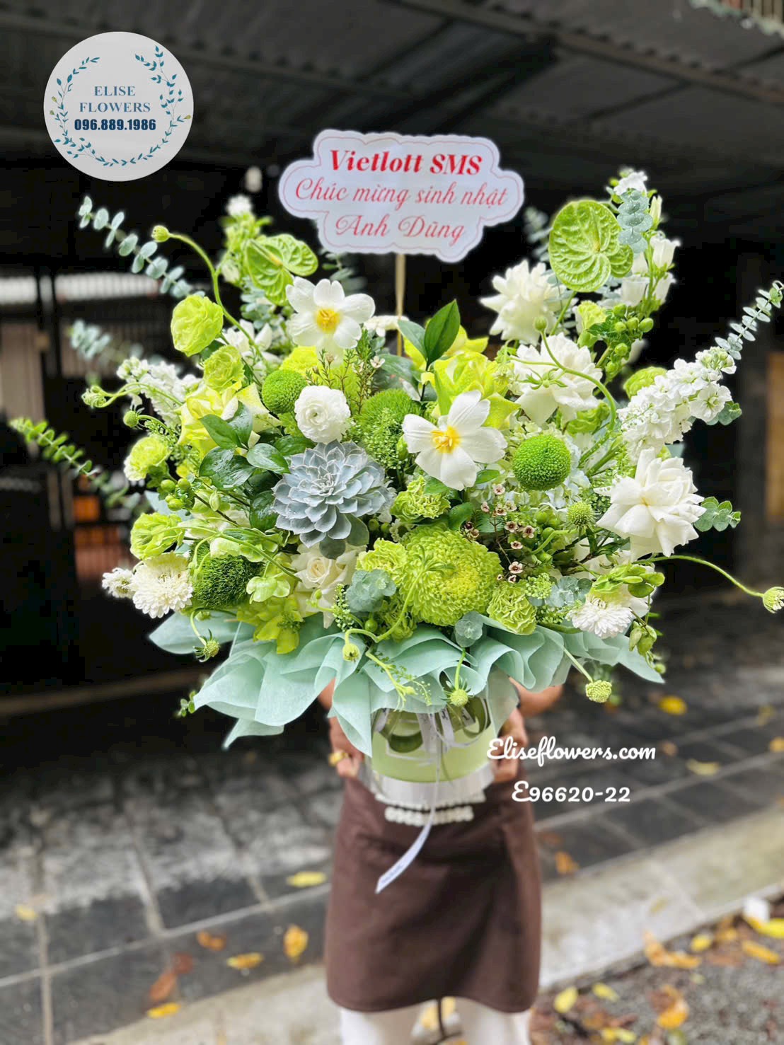 Hoa tặng khách hàng, đối tác nam. Lẵng hoa đẹp, sang trọng. Eliseflowers