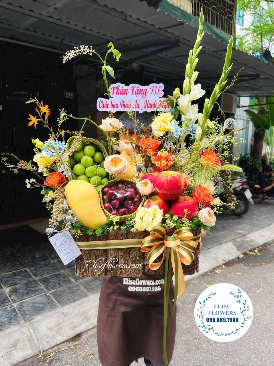 Lẵng hoa quả nhập khẩu đẹp. Đặt mua lẵng hoa quả tặng sếp