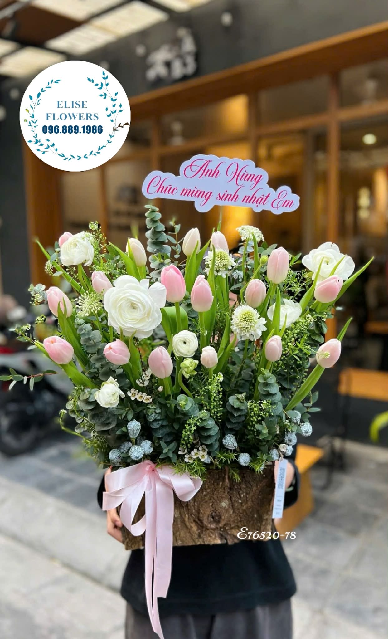 Hoa tặng thầy cô - Lẵng Tulip nhập khẩu cao cấp tặng thầy cô ở Cầu Giấy. Địa chỉ mua hoa uy tín