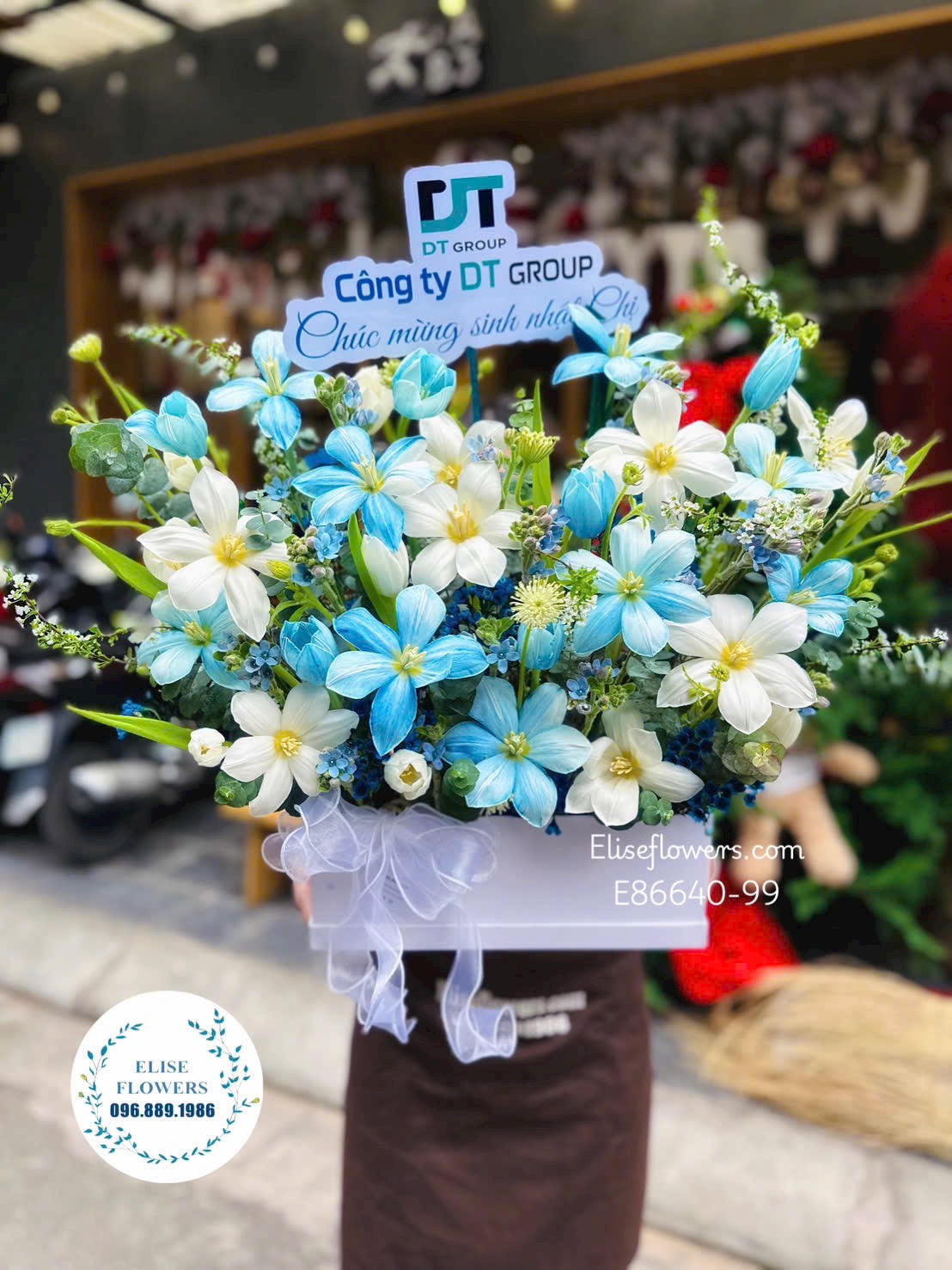 Đặt mua hoa tặng sếp cao cấp. Lẵng hoa Tulip nhập khẩu chúc mừng Sếp. Giao hoa tận nơi, đảm bảo