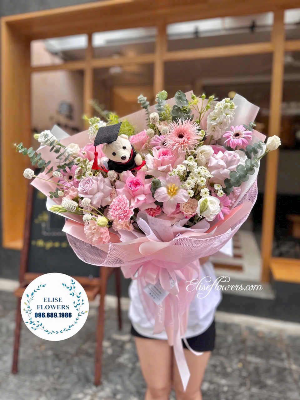 Bó hoa tặng tốt nghiệp đẹp ở Hầ Nội. Đặt mua bó hoa tặng tốt nghiệp đẹp