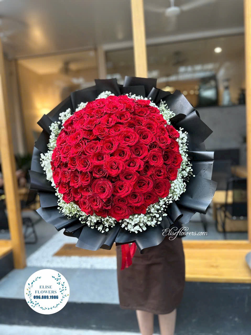 Bó hoa hồng đỏ đẹp ở HÀ NỘI. Đặt mua bó hoa hồng đỏ tăng vợ ở Hà Nội