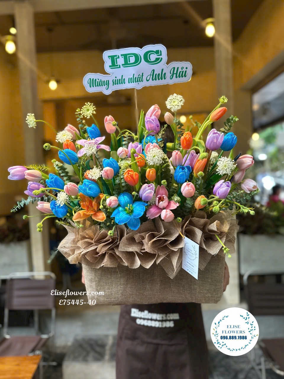 Lẵng hoa Tulip Hà Lan đẹp ở Hà NộI. Điện hoa Tulip ở Hà Nội