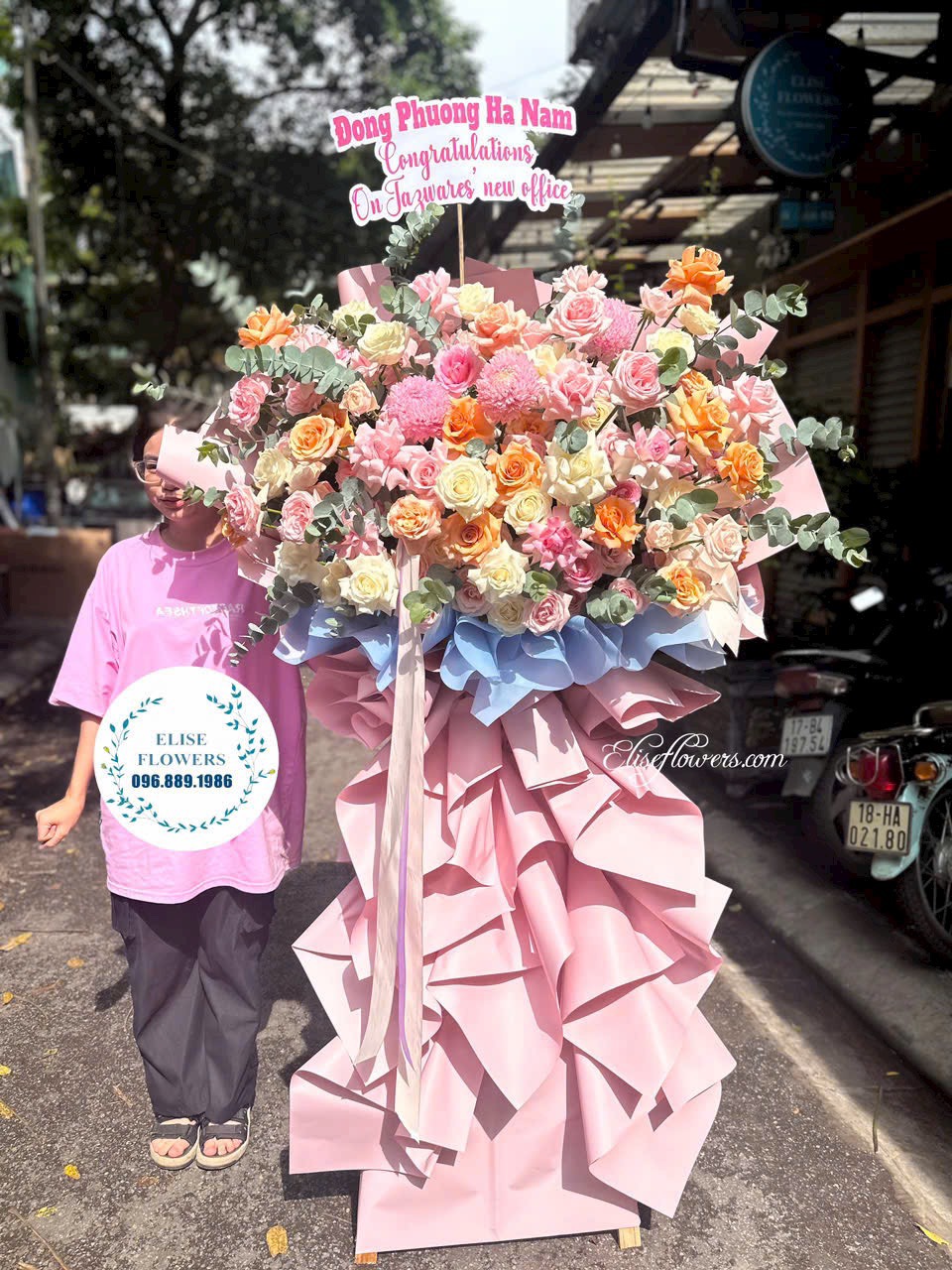 Kệ hoa kỷ niệm thành lập công ty tại Hà Nội. Đặt mua kệ hoa kỷ niệm thành lập công ty đẹp