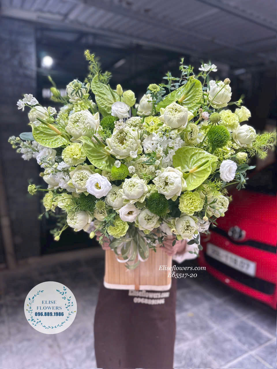 Lẵng hoa sen màu xanh lá sang trọng. Điện lẵng hoa chúc mừng cao cấp tại Hà Nội