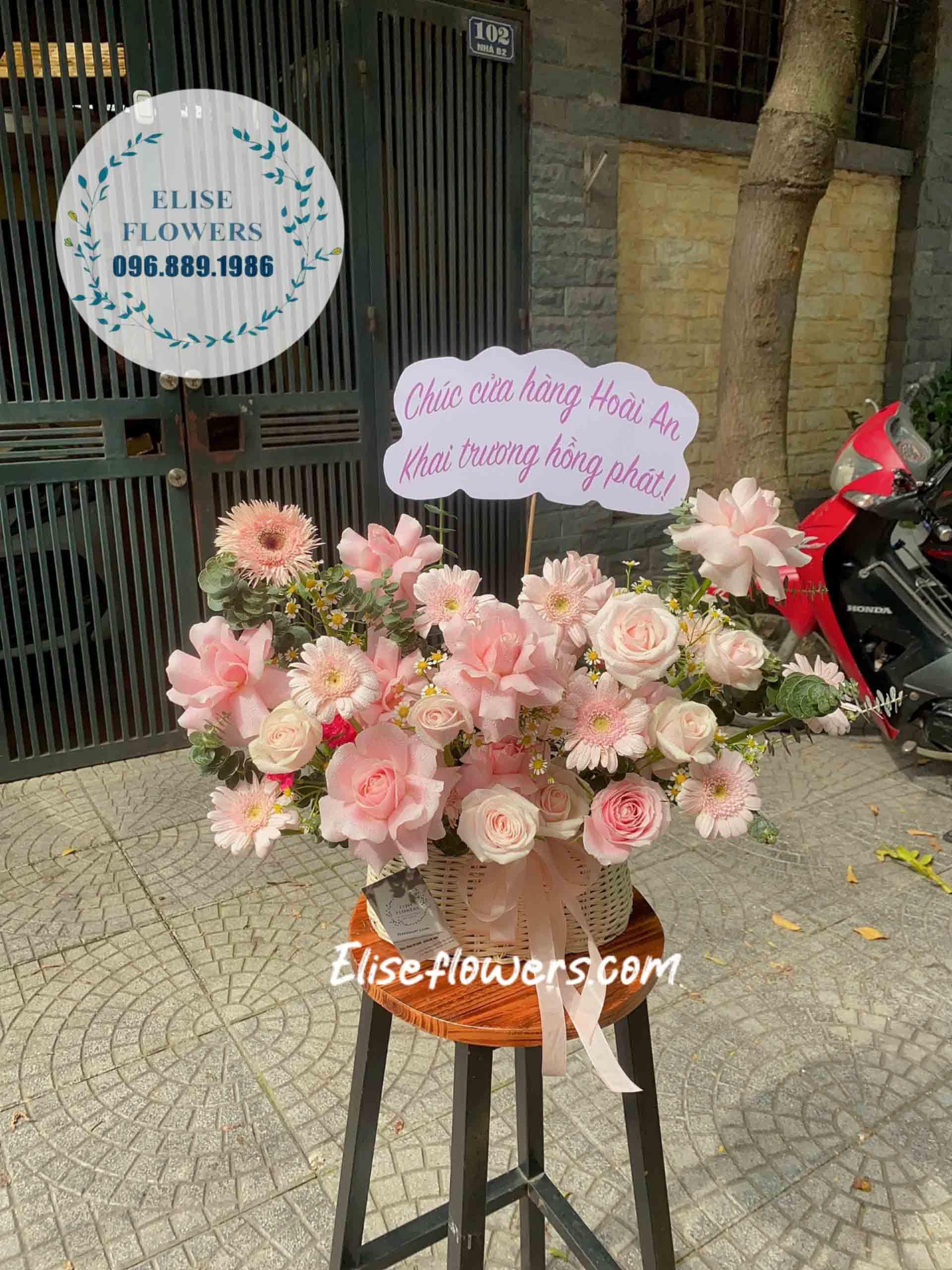 Giỏ hoa chúc mừng khai trương. Giỏ hoa khai trương tone hồng phấn nhỏ xinh