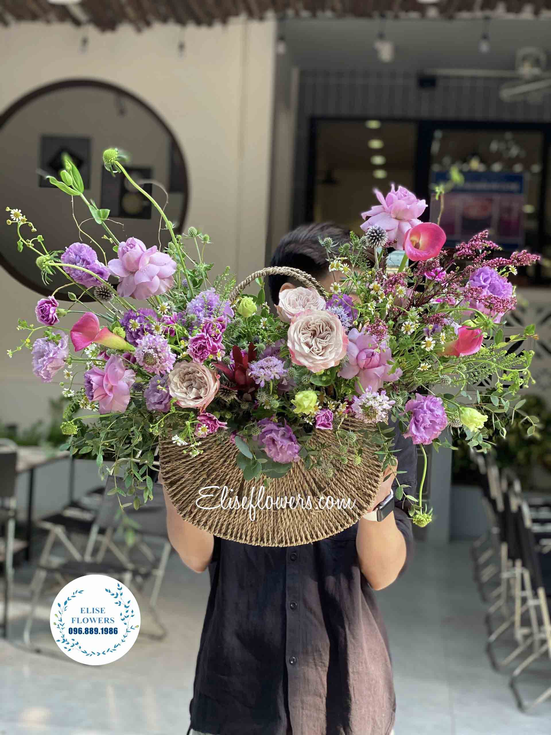 Lẵng hoa chúc mừng kỷ niệm ngày cưới màu tím thủy chung - Hoa tươi nhập khẩu Hà Nội { Elise Flowers}