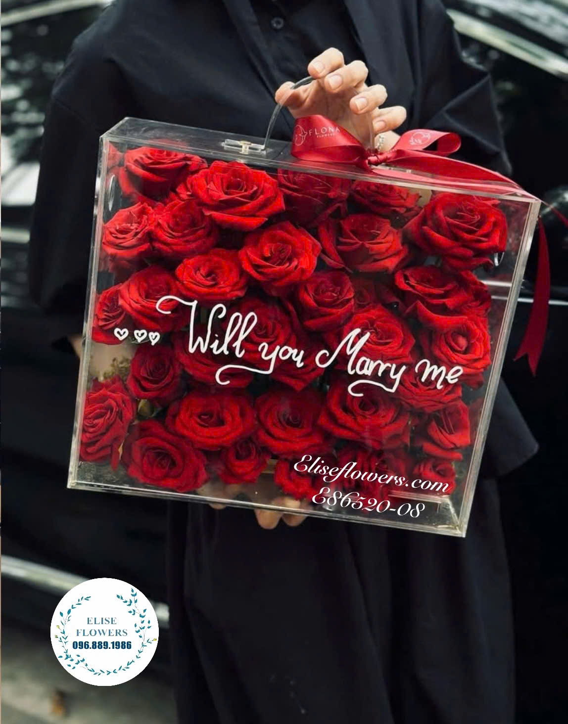 Hoa cầu hôn đẹp ở Hà Nội. Hộp hoa mica hoa hồng đỏ cầu hôn bạn gái, người yêu ở quận Cầu Giấy, Hà Nội.