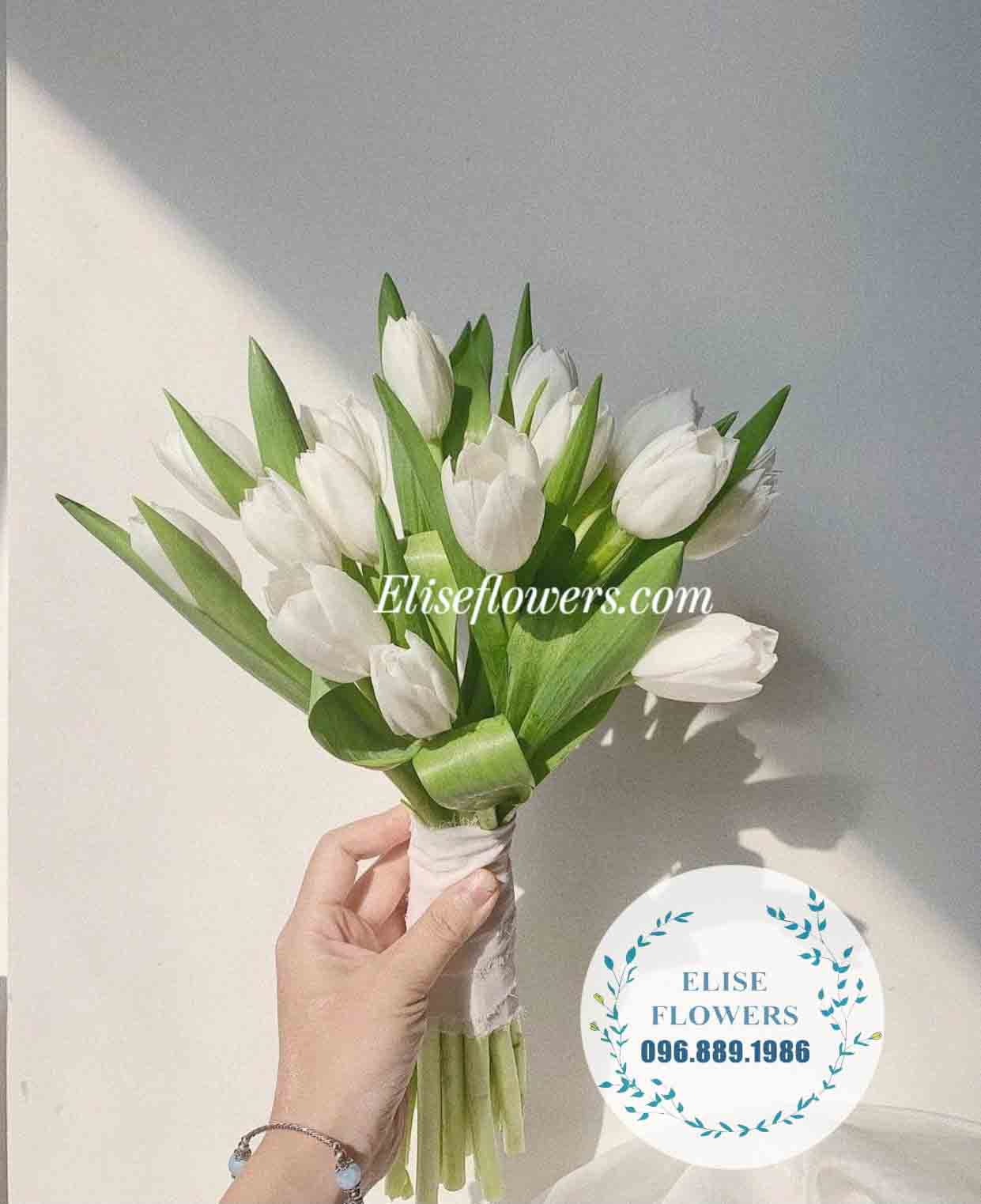 Bó hoa cưới hoa tulip trắng - Hoa cưới cầm tay cô dâu đẹp tại Eliseflowers.com 