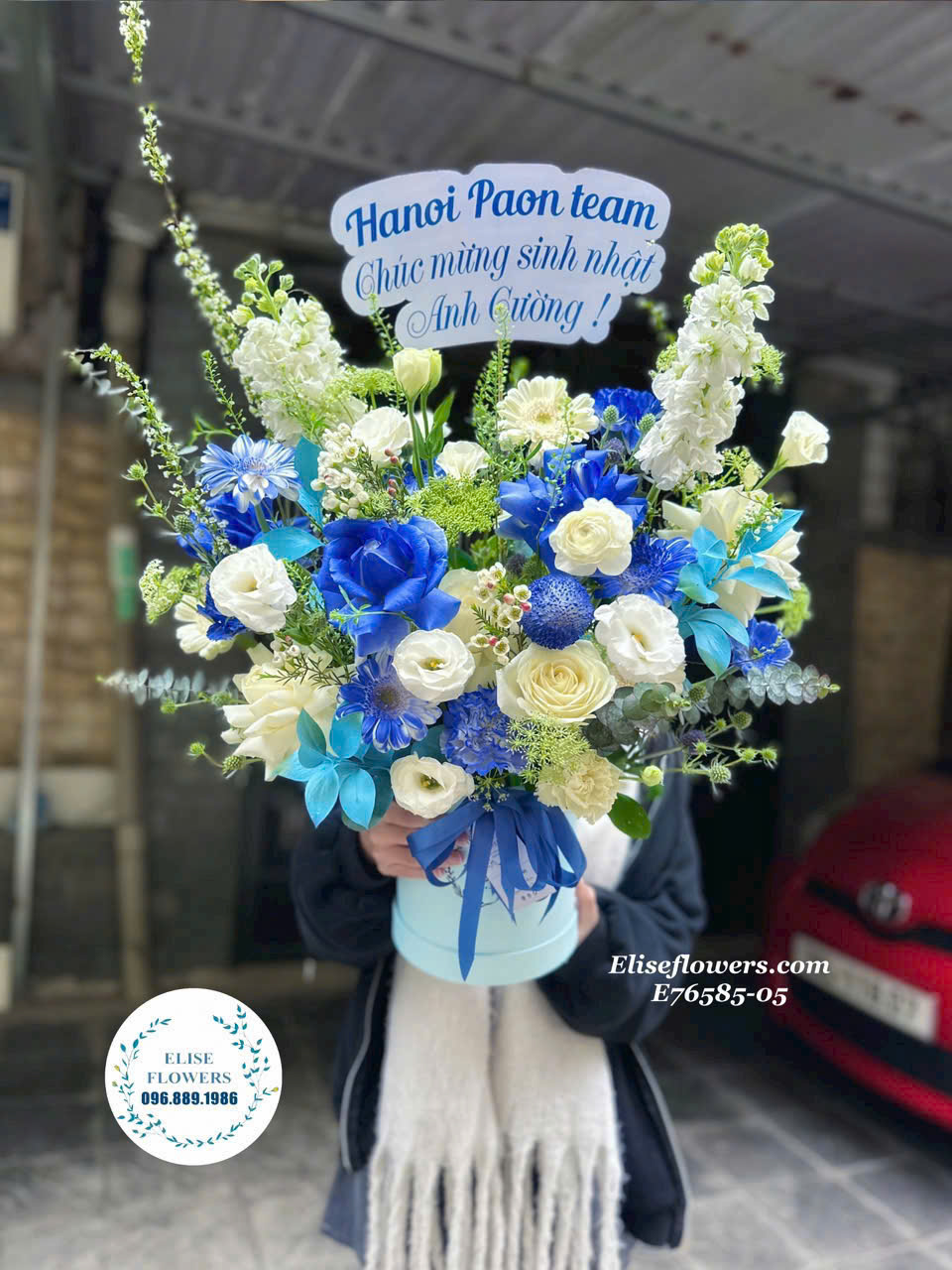 Lẵng hoa tươi đẹp, sang trọng tặng đối tác nam tại quận Cầu Giấy. Shop hoa tươi Cầu Giấy.