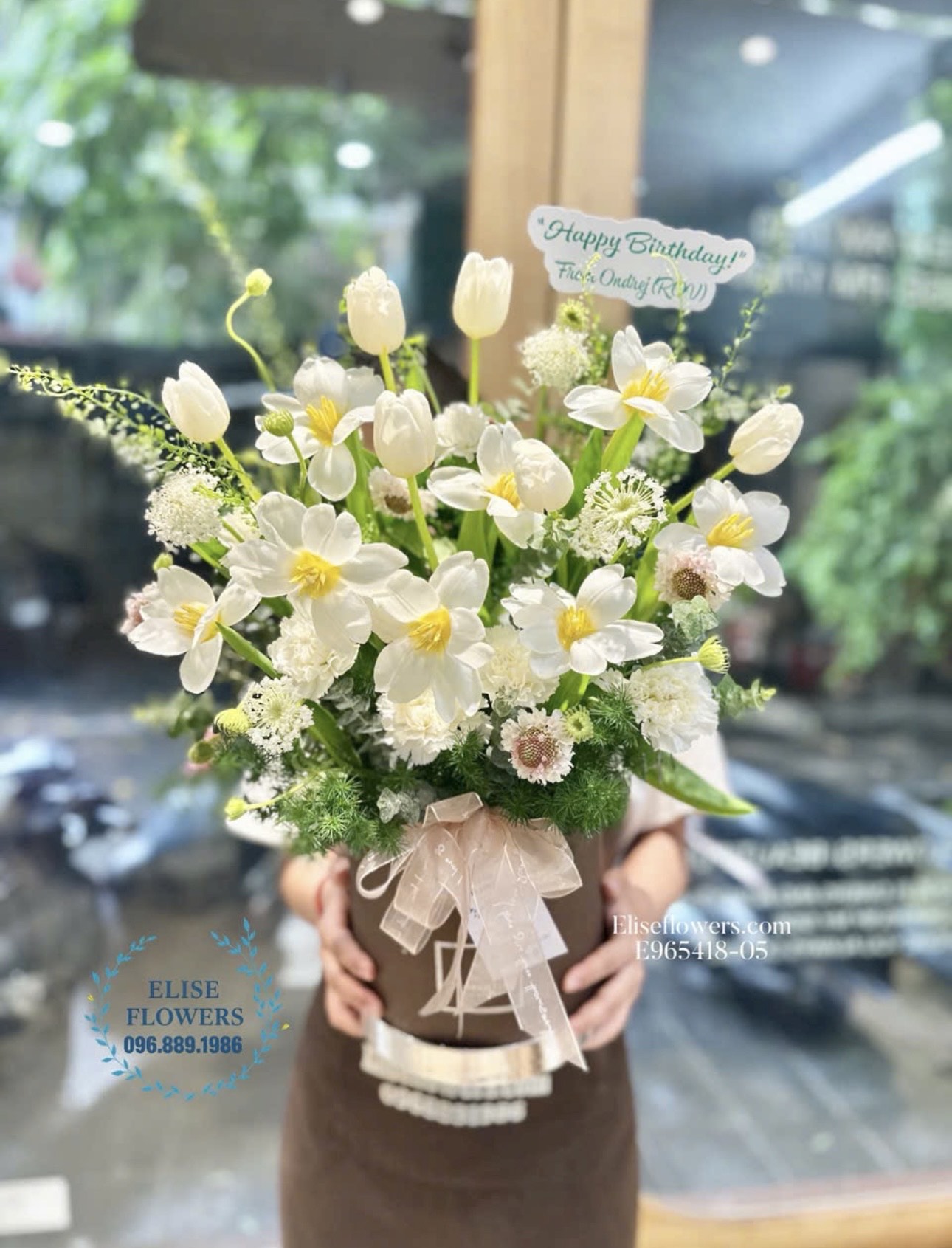 Hoa tulip đẹp Hà Nội. Lẵng hoa tulip trắng đẹp tặng sinh nhật sếp ở Hà Nội. Eliseflowers