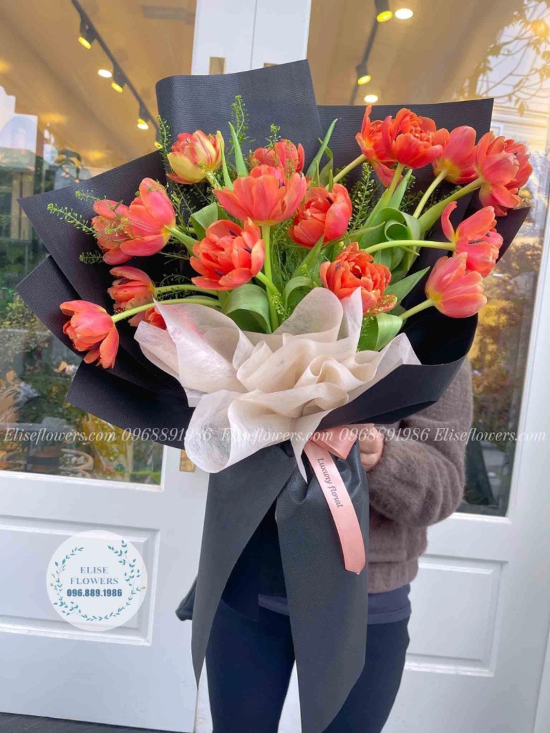 Hoa tulip màu cam duyên dáng, đẹp dịu nhẹ