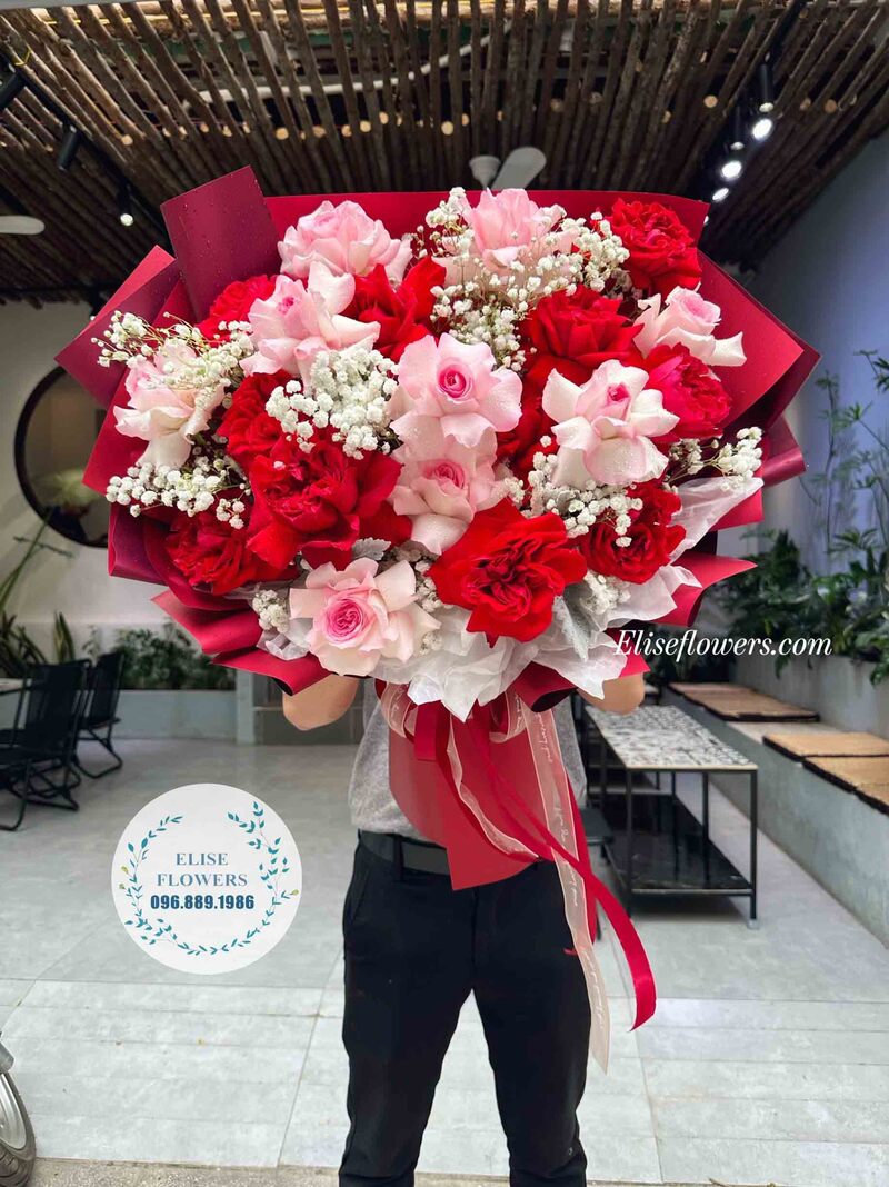 Một bó hoa màu đỏ thể hiện tình yêu cuồng nhiệt