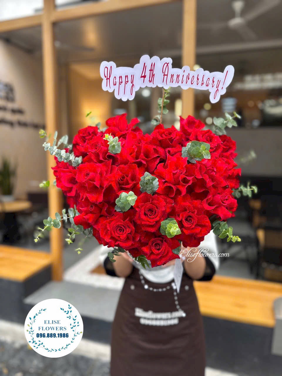 Mua hộp hoa hồng đỏ đẹp tại Hà Nội. Đặt mua hộp hoa hồng đỏ đẹp tại HÀ NỘI