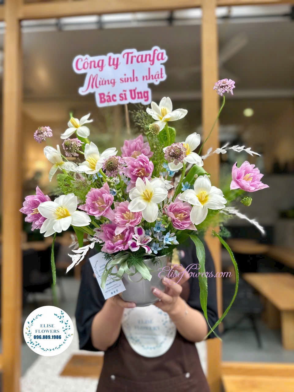 Đặt mua hộp hoa Tulip chúc mừng sinh nhật. Dịch vụ giao hoa Tulip tặng sinh nhật