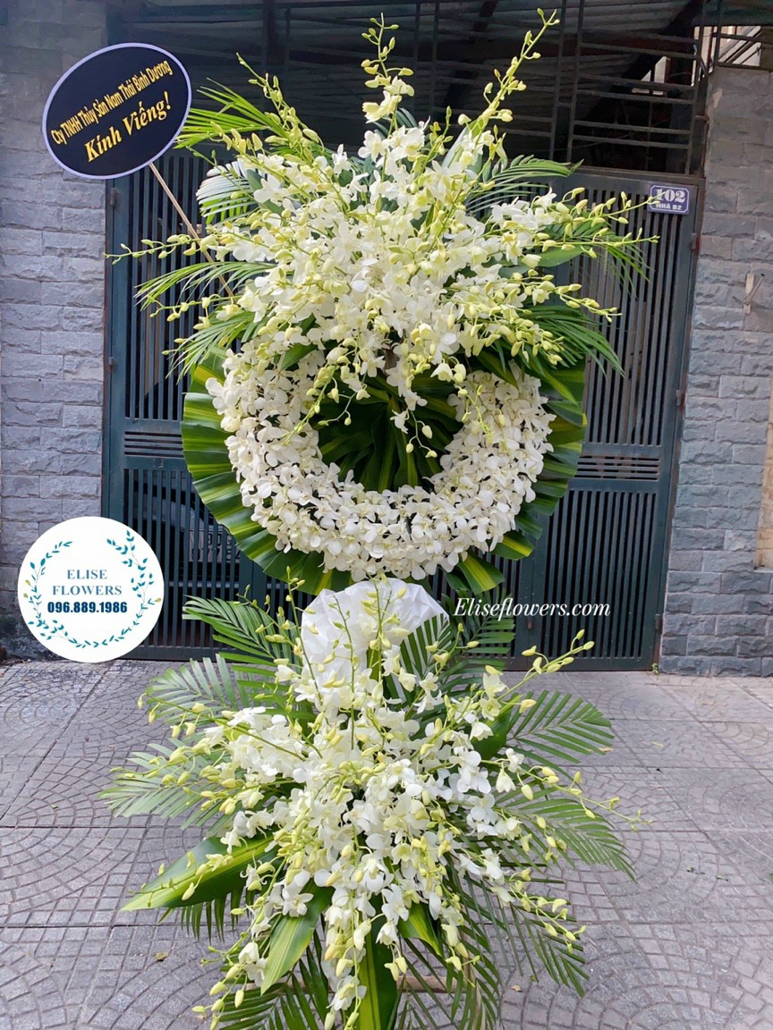 Kệ hoa kính viếng tang lễ màu trắng tinh khiết | Hoa chia buồn đẹp ở Hà Nội