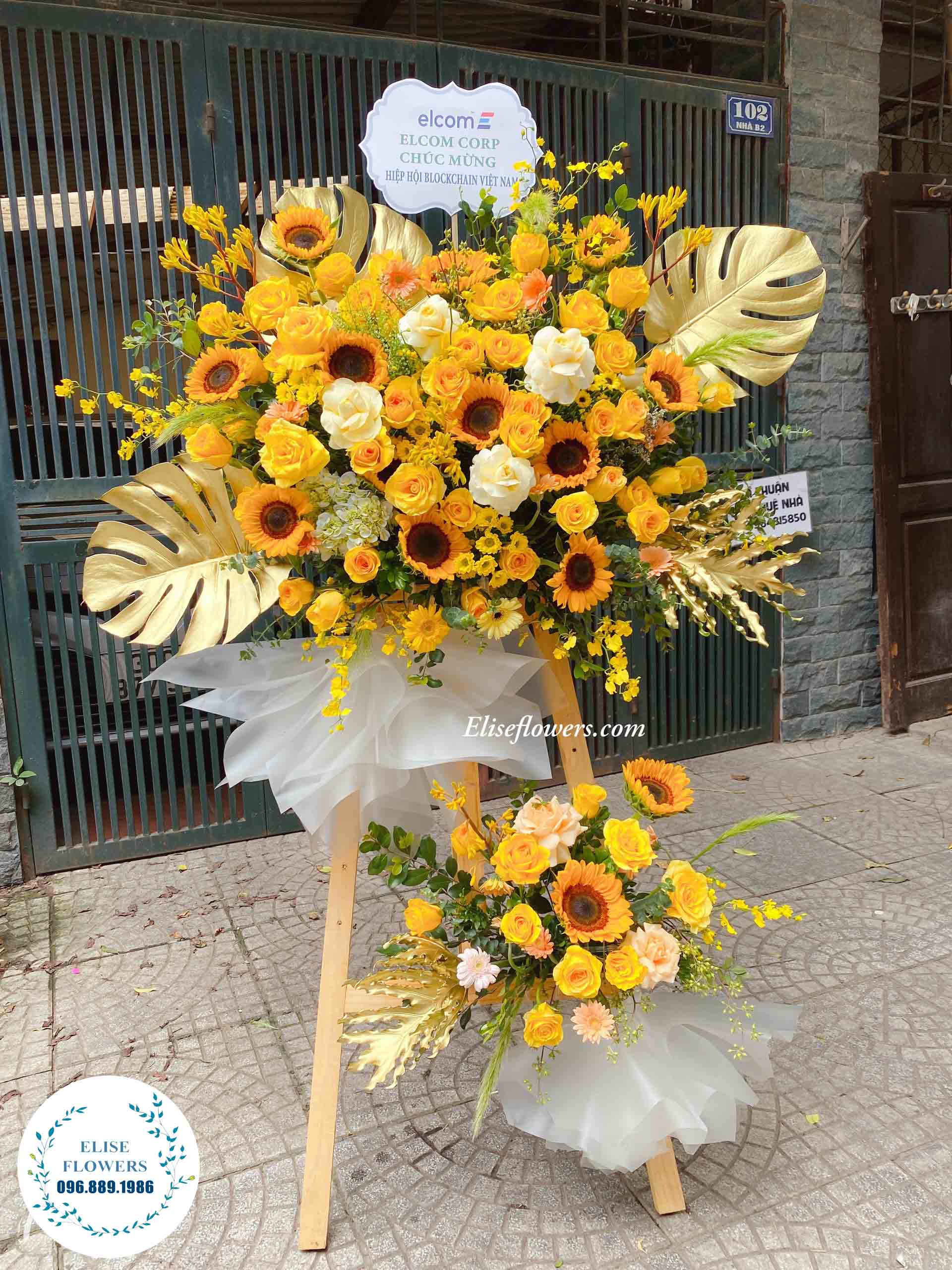 lẵng hoa 2 tầng chúc mừng sinh nhật sếp - lẵng hoa tặng sinh nhật sếp màu vàng - lẵng hoa màu vàng đẹp